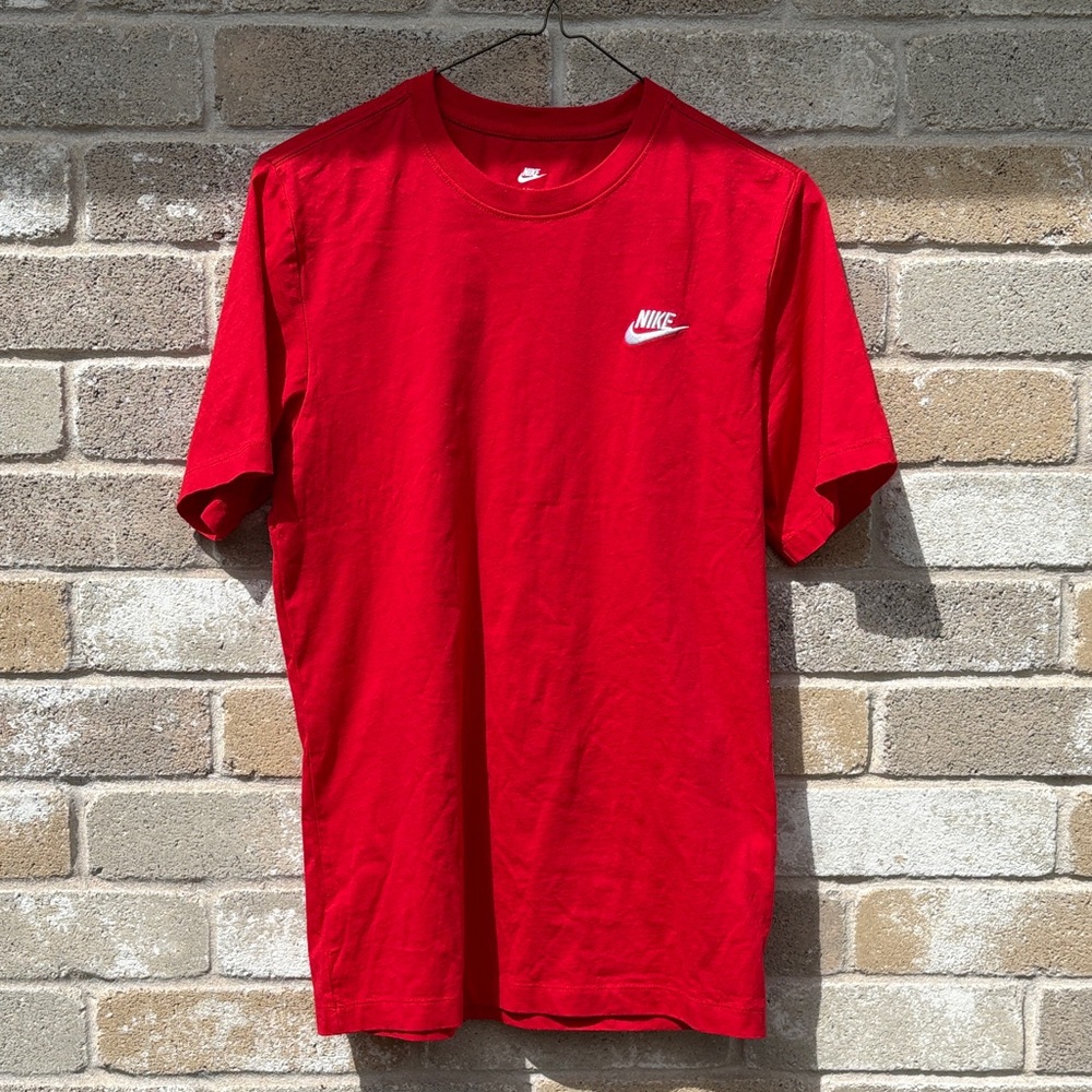 Nike Men's Classic Red Short Sleeve Tee
